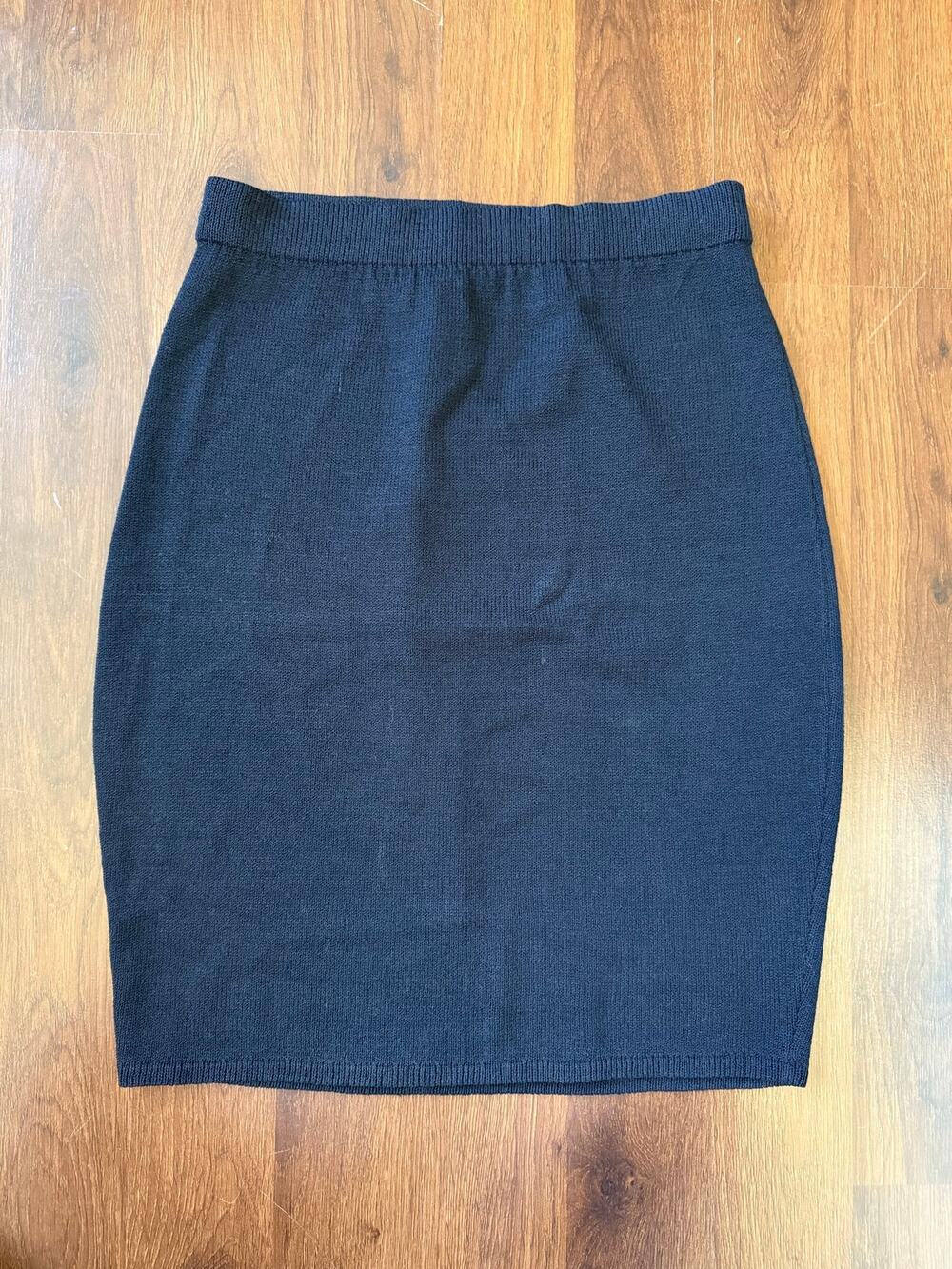 St. John Knit Pull On Skirt Black Sz 8 High Rise Contour Business Career Formal - Picture 1 of 6